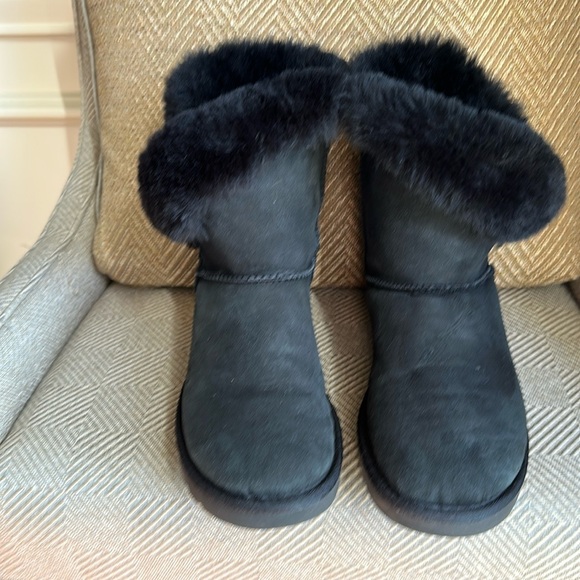 UGG boots - Picture 1 of 7